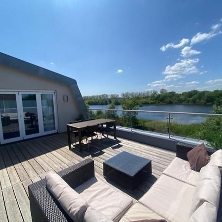 Reed Warbler - Hm111 - Lower Mill Estate Penthouse Apartment With Spa Access Somerford Keynes Esterno foto